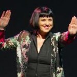 Eve Ensler (autora de Monólogos de la vagina): calva, valiente y hermosa Eve Ensler (autora de Monólogos de la vagina): calva, valiente y hermosa